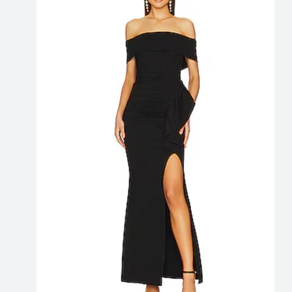 Elliatt Dresses & Skirts - NWT ELLIATT Sakura Gown in Black size medium